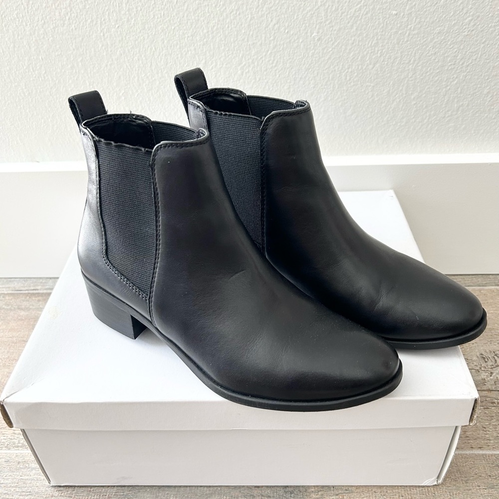 Steve Madden Black Leather Dover Chelsea Boots